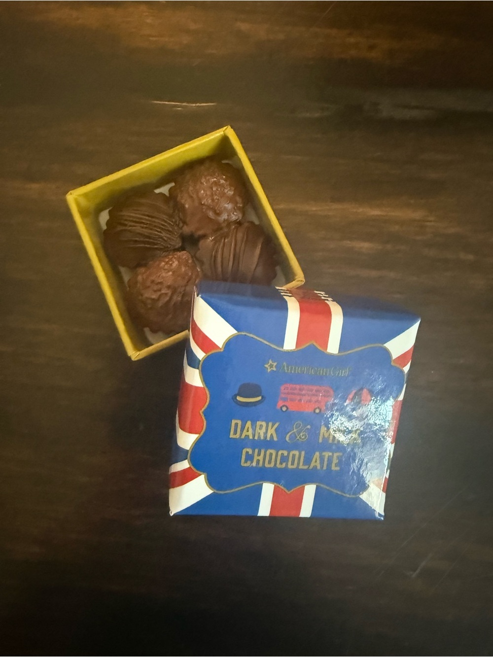 American Girl World Traveler in England PLUS English Souvenir Set - Picture 7 of 8